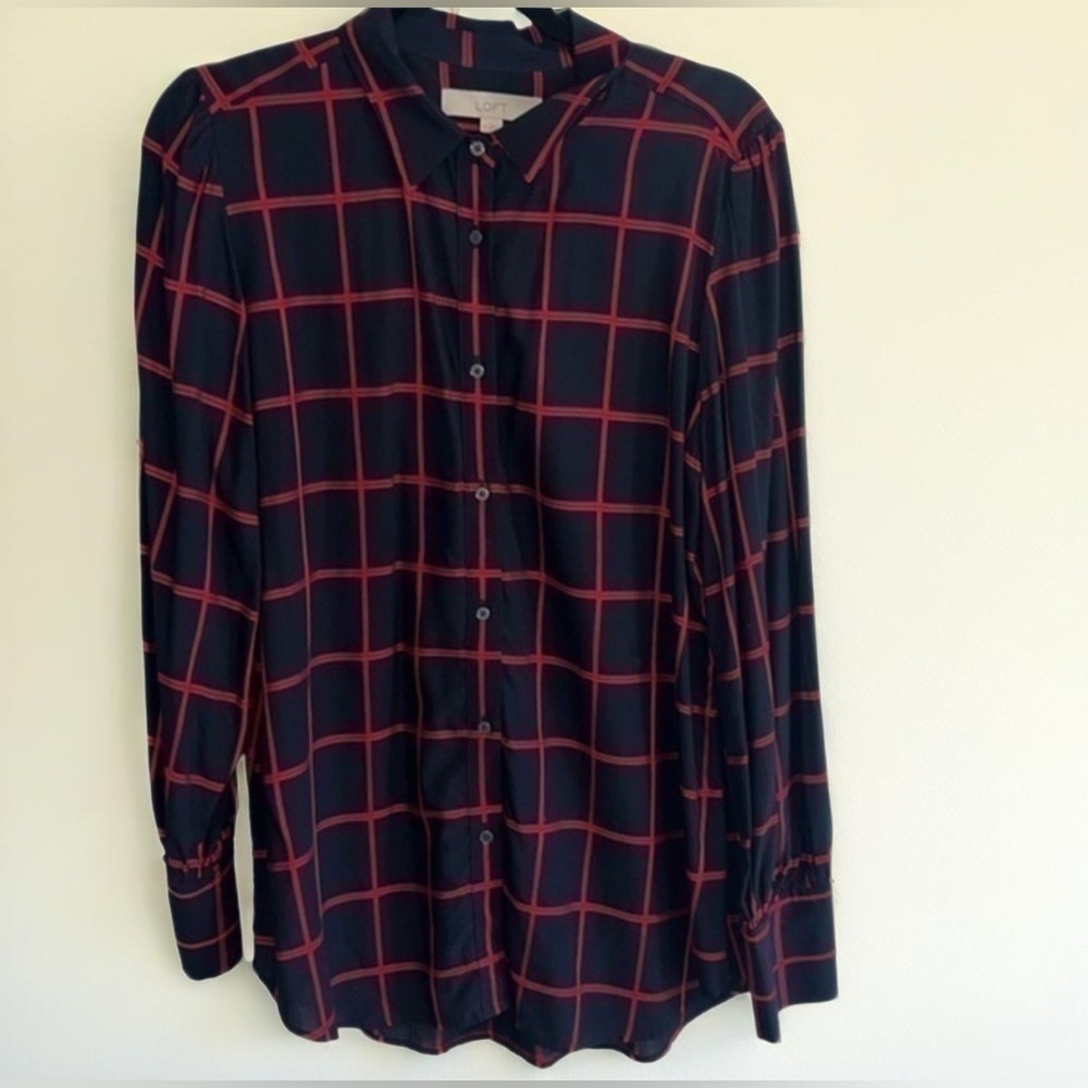 Loft buttoned down black and red top - size medium - Picture 7 of 8
